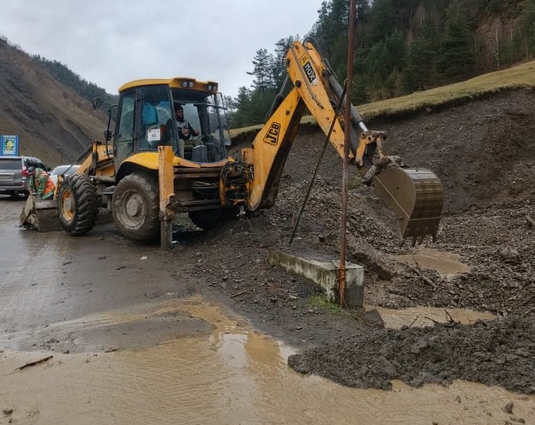Арсланбек Алибеков подвёл итоги работы транспорта и дорожного хозяйства Дагестана за месяц после начала стихии